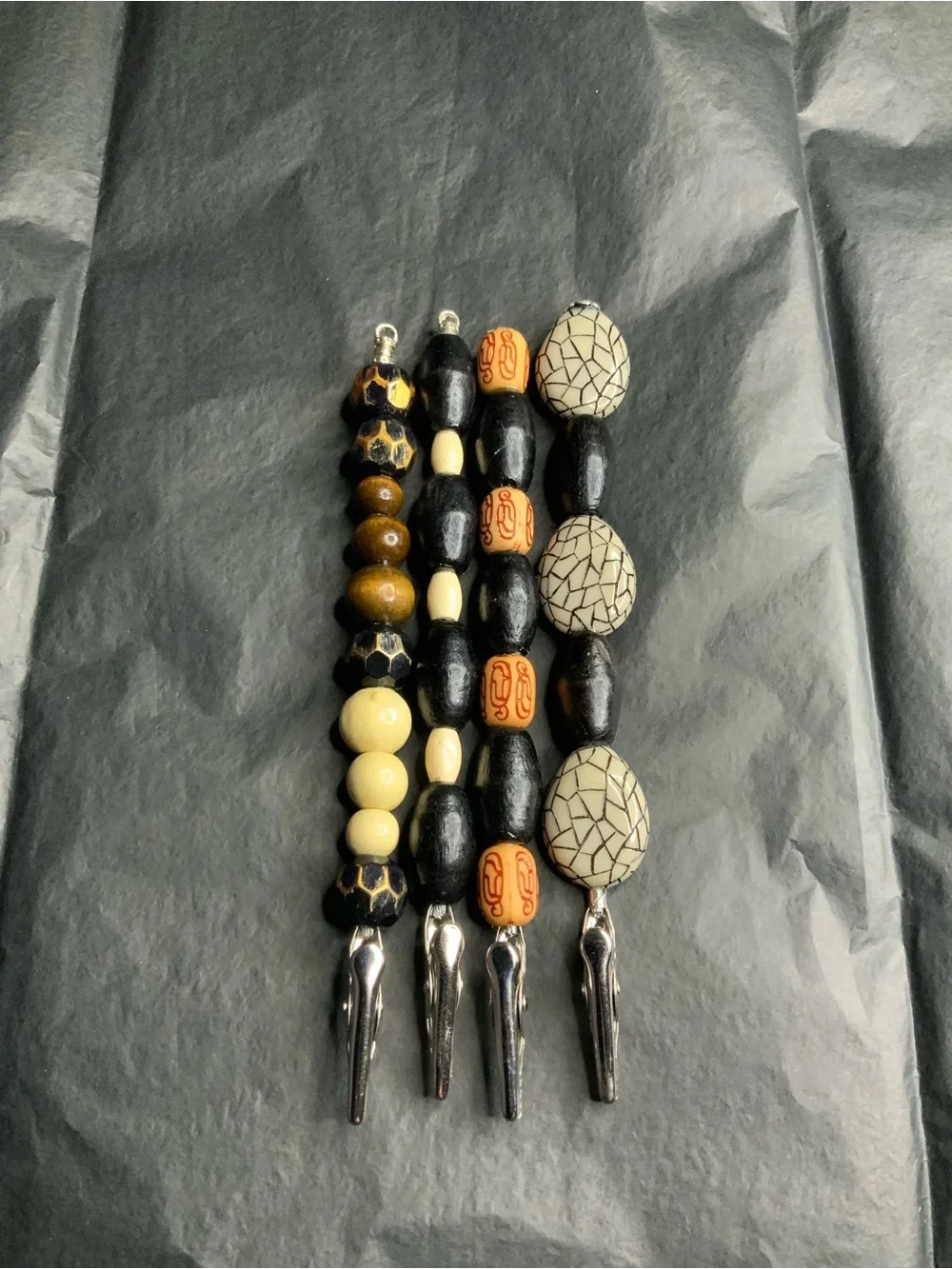 4x Beaded Key & Card Holder Clip in Black, Cream and Brown